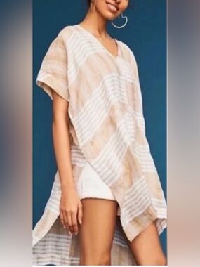 Anthropologie Akemi + Kin Beige & White Dolman Linen
Tunic Size XS.  New  w tag